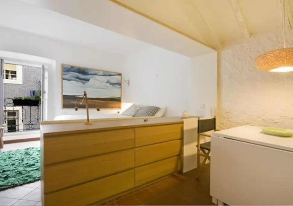 Apartment Cosy Studio Santos, Calm Street, Embassies Area Lisbon